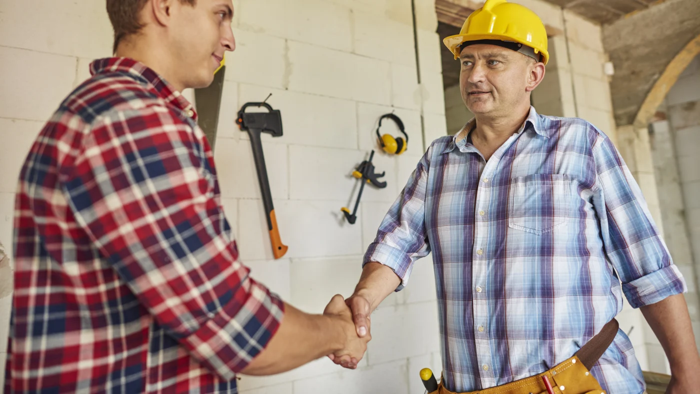 Roofing Employment San Antonio Lynx Roofing A roofing project manager shakes a new hire’s hand